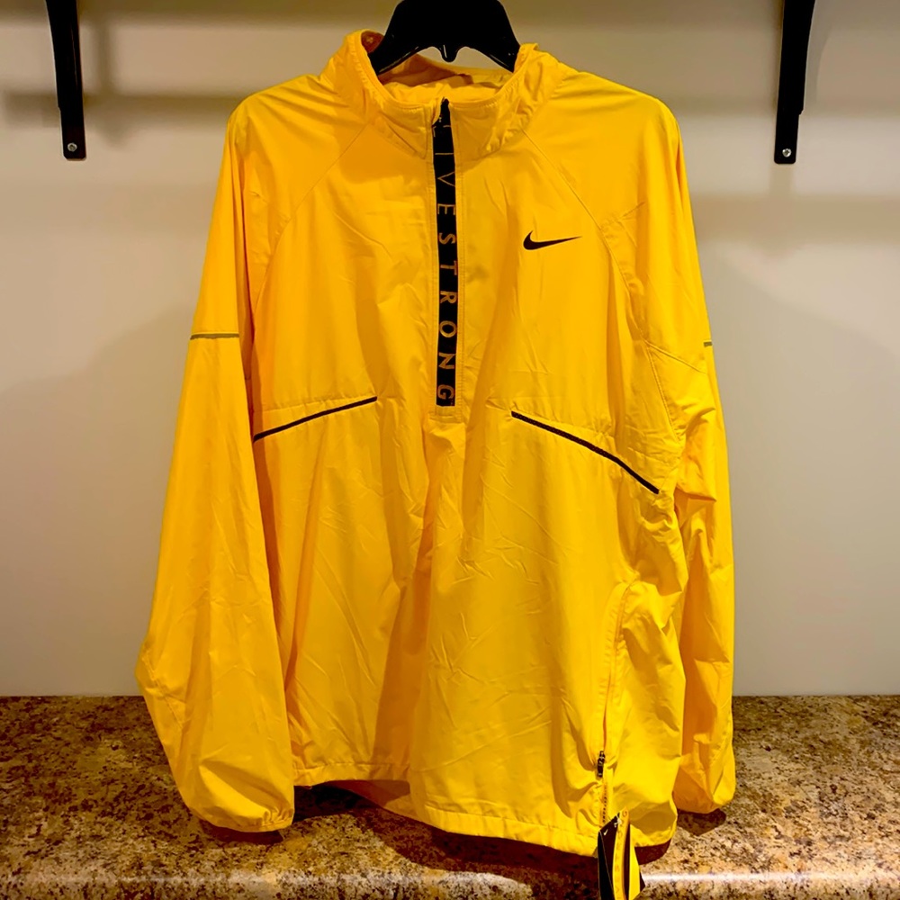 Nike Livestrong Mens XL half-zip long sleeve lightweight pullover - NWT